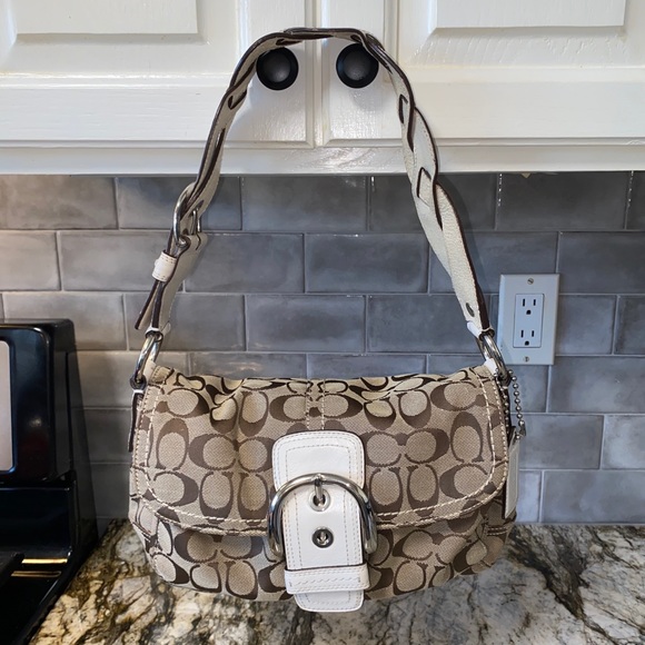 Coach Handbags - Coach Soho Signature Hobo Shoulder Buckle Bag